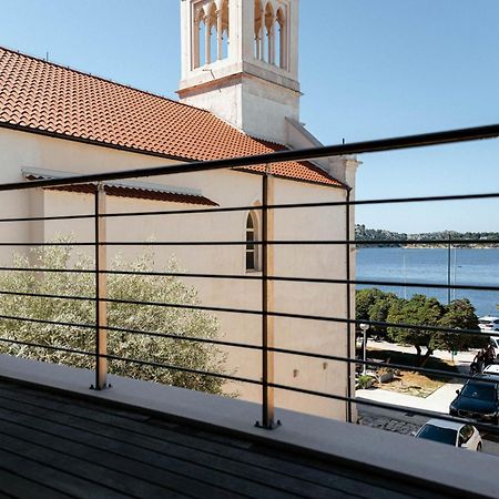 Armerun Heritage Hotel & Residences 시베니크 외부 사진