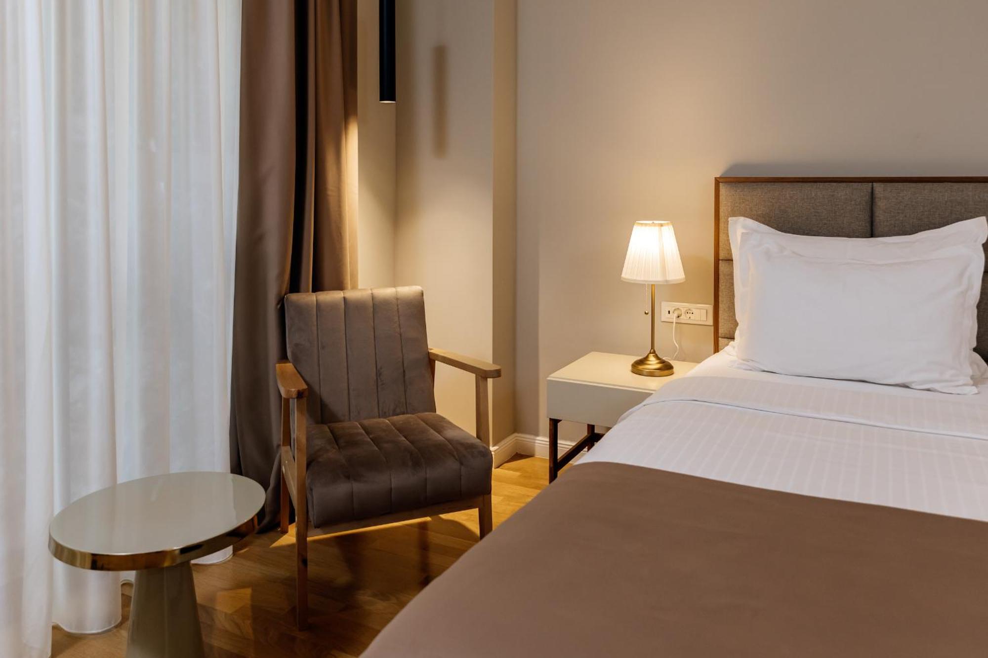 Armerun Heritage Hotel & Residences 시베니크 객실 사진