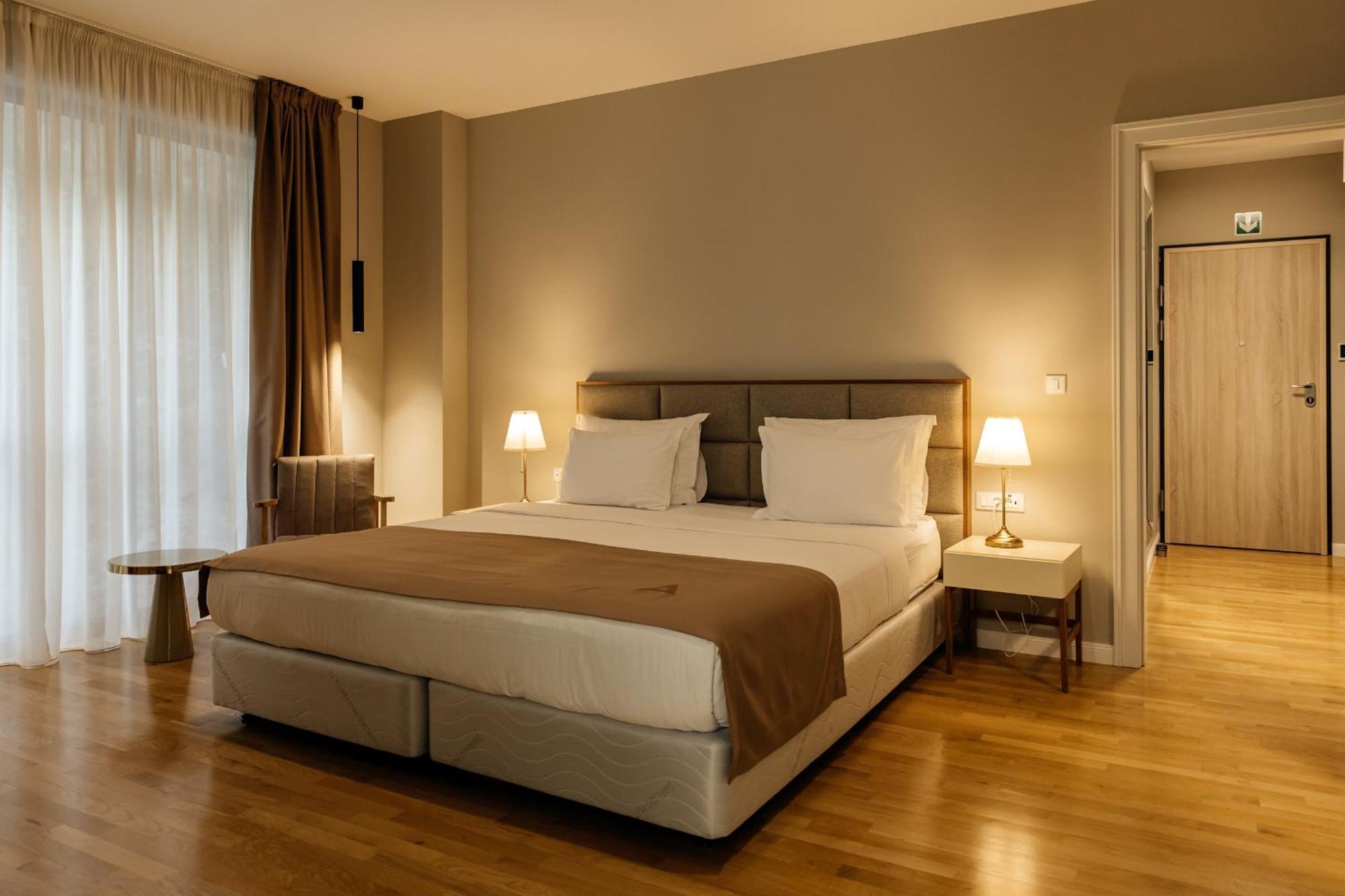 Armerun Heritage Hotel & Residences 시베니크 객실 사진