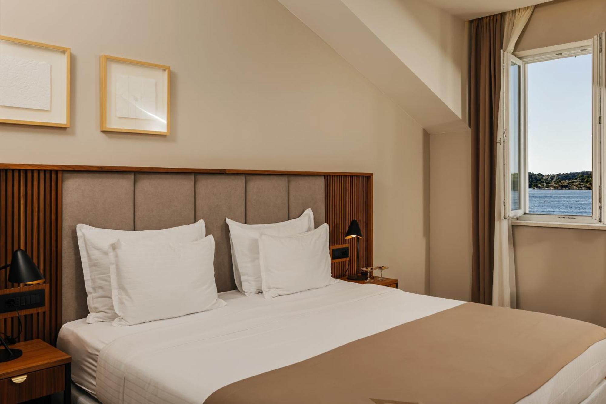 Armerun Heritage Hotel & Residences 시베니크 객실 사진