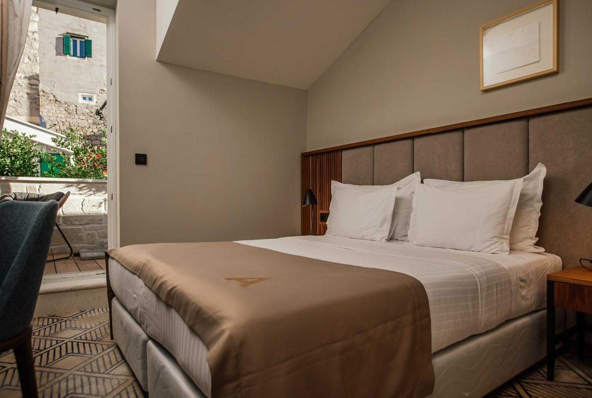 Armerun Heritage Hotel & Residences 시베니크 객실 사진