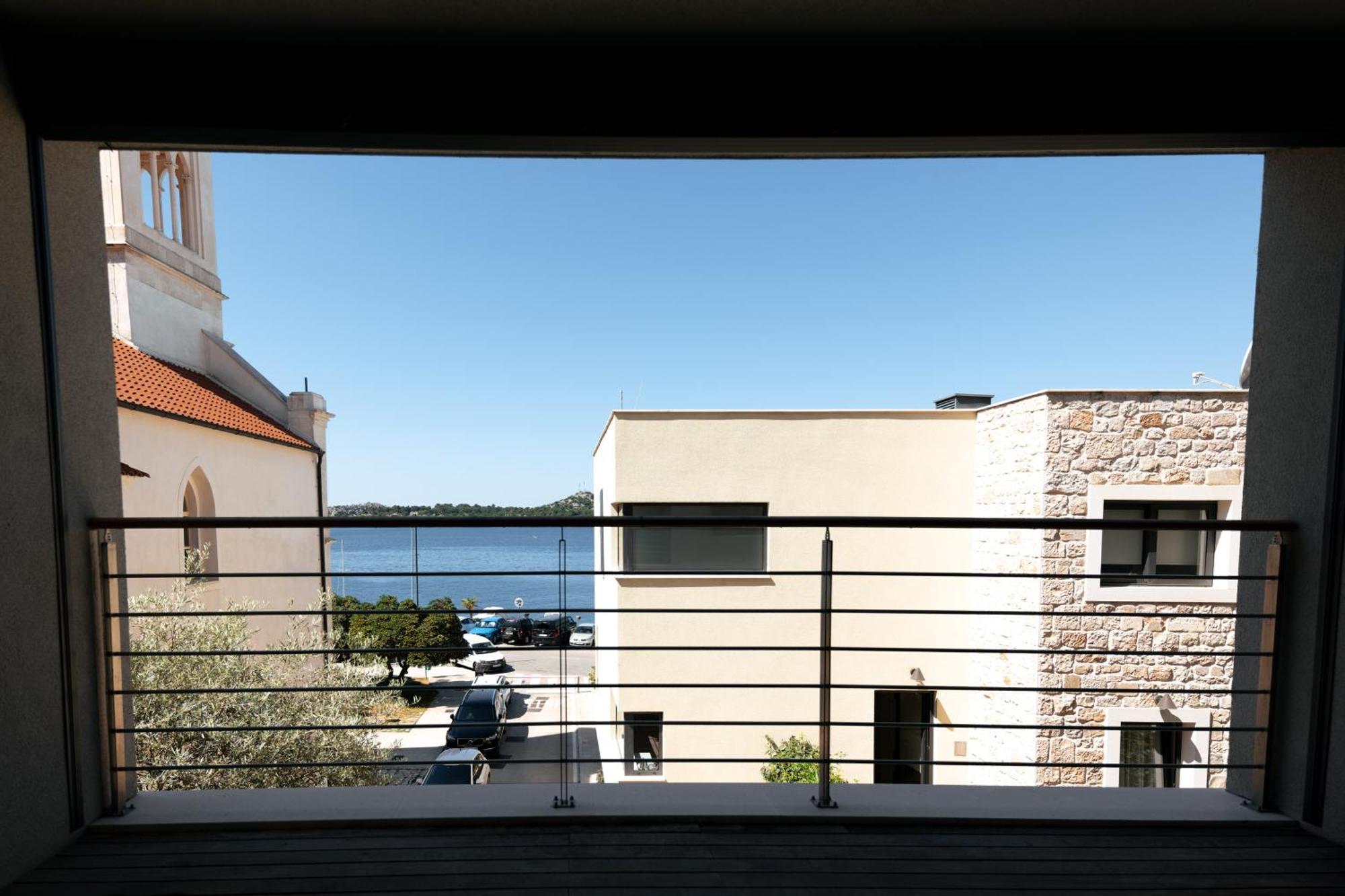 Armerun Heritage Hotel & Residences 시베니크 외부 사진